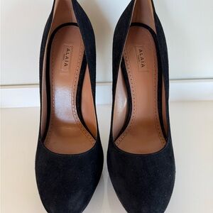 Alaia Black Suede Pumps